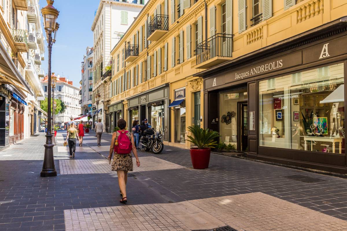 Boutique à Nice : la vitrophanie pour votre commerce